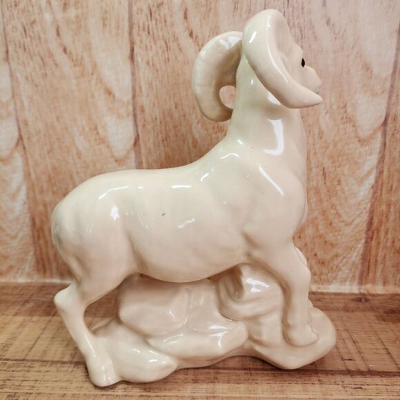 Canadiana Pottery - Beige Ram Part of The Collectables (#317) - Picture 3 of 11